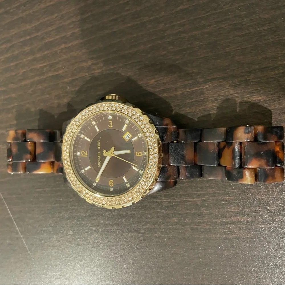 Michael Kors tortoise watch. - Picture 2 of 5
